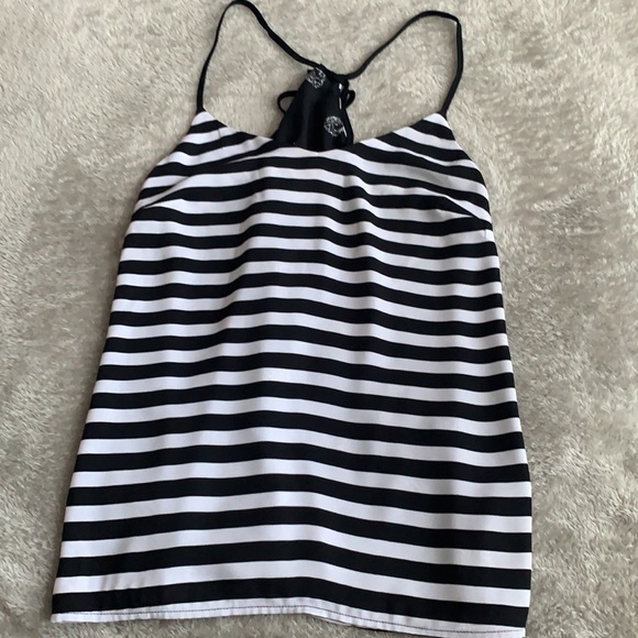 Two reversible and adjustable strapped tanks - Picture 5 of 7